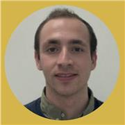 Profesor de letras con conocimiento de inglés, euskera, latín y griego. Graduado en comunicación